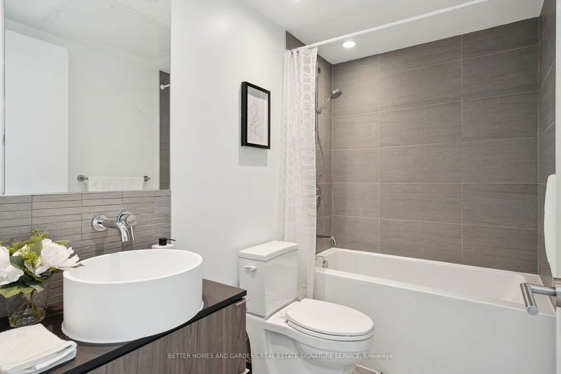 Preview image for 161 Roehampton Ave #515, Toronto