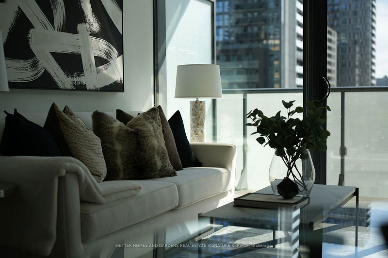 Preview image for 161 Roehampton Ave #515, Toronto