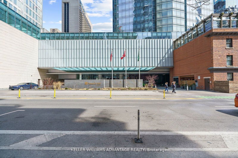 Preview image for 180 University Ave #2104, Toronto