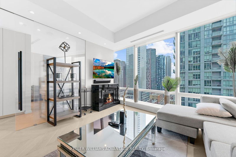 Preview image for 180 University Ave #2104, Toronto
