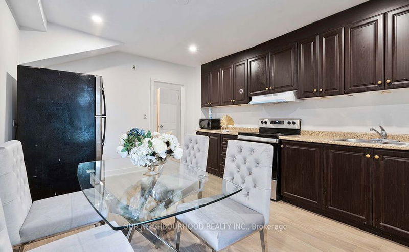 Preview image for 243 Lippincott St, Toronto