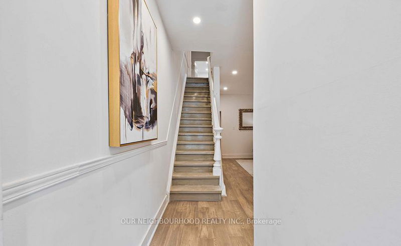 Preview image for 243 Lippincott St, Toronto