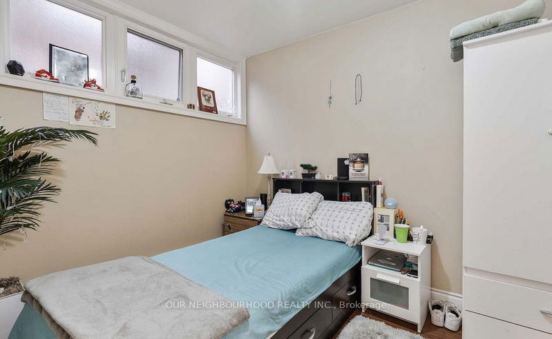 Preview image for 243 Lippincott St, Toronto