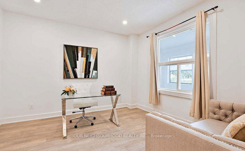 Preview image for 243 Lippincott St, Toronto