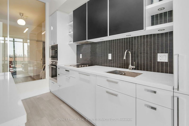 Preview image for 32 Davenport Rd #1405, Toronto