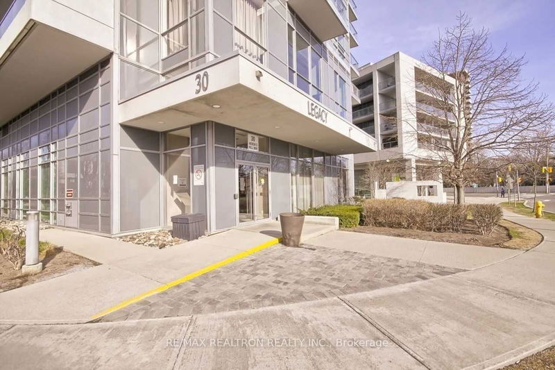 Preview image for 30 Herons Hill Way #901, Toronto