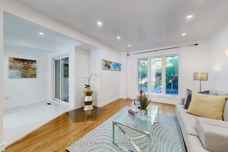 Preview image for 49 Ambercroft Blvd, Toronto