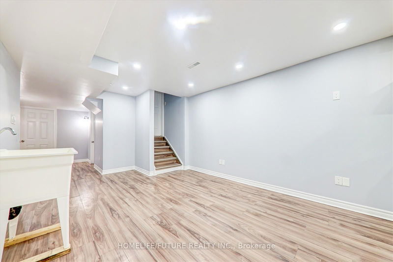 Preview image for 10 Gristone Cres, Toronto