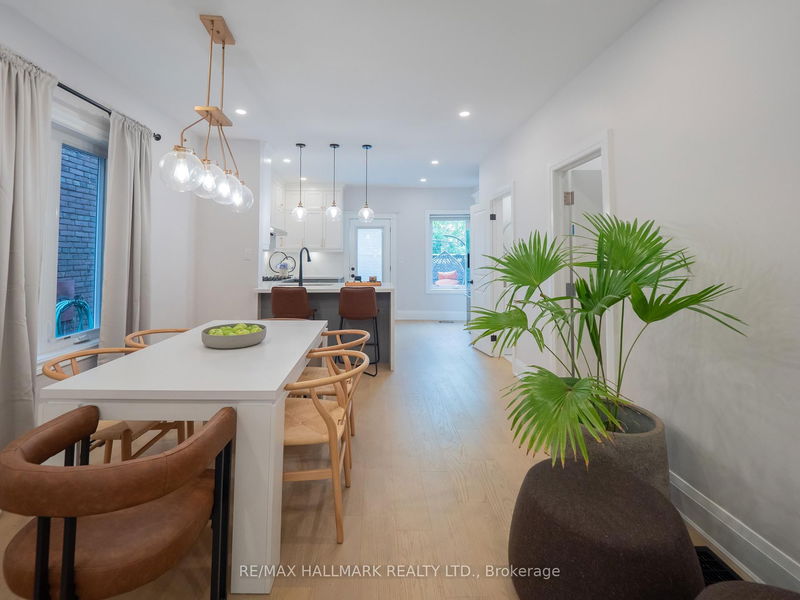 Preview image for 18 Millbrook Cres, Toronto