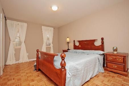 Preview image for 2051 Bridletowne Circ #14, Toronto