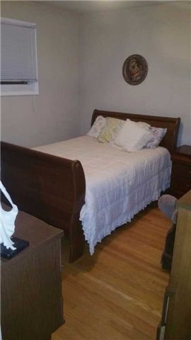 Preview image for 740 Meadowvale Rd, Toronto