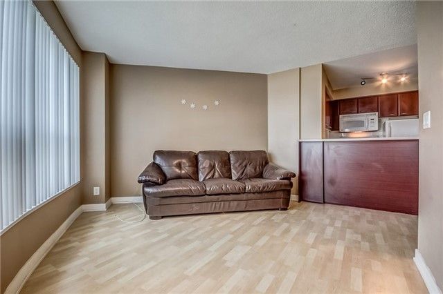 Preview image for 38 Lee Centre Dr #903, Toronto