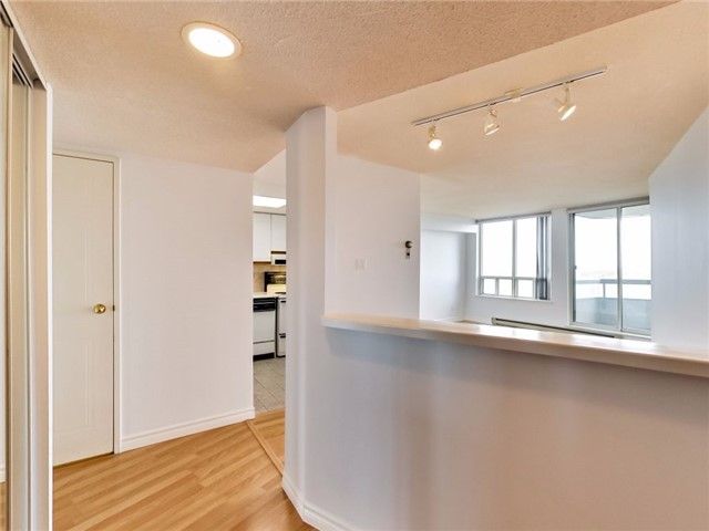 Preview image for 160 Alton Towers Circ #1409, Toronto