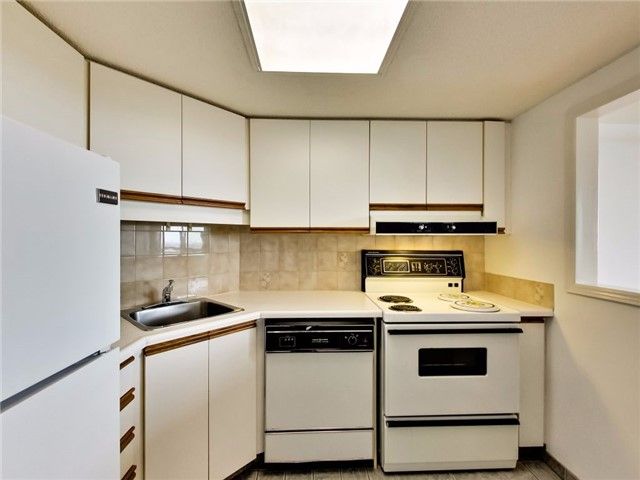 Preview image for 160 Alton Towers Circ #1409, Toronto
