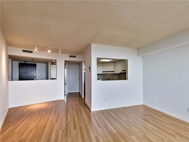 Preview image for 160 Alton Towers Circ #1409, Toronto