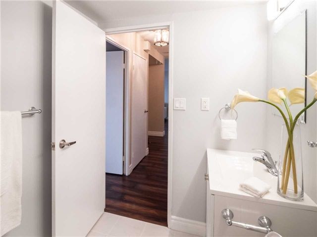 Preview image for 90 Ling Rd #901, Toronto