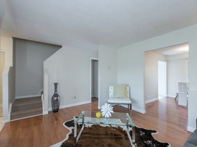 Preview image for 62 Dunthorne Crt, Toronto