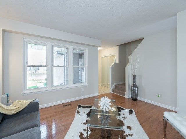 Preview image for 62 Dunthorne Crt, Toronto