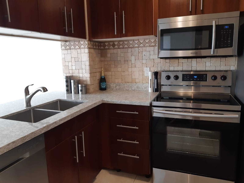 Preview image for 3050 Ellesmere Rd #810, Toronto