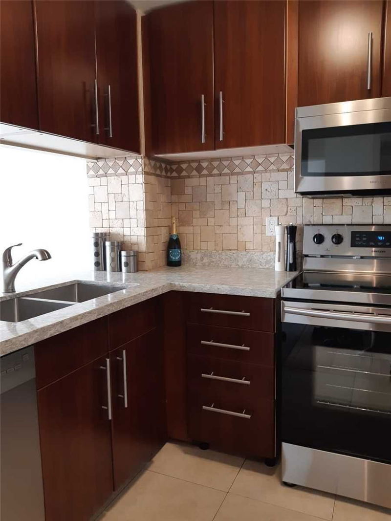 Preview image for 3050 Ellesmere Rd #810, Toronto