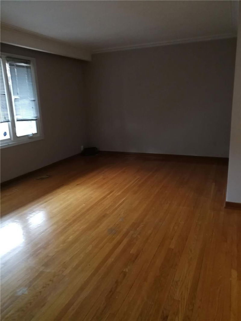 Preview image for 740 Meadowvale Rd, Toronto