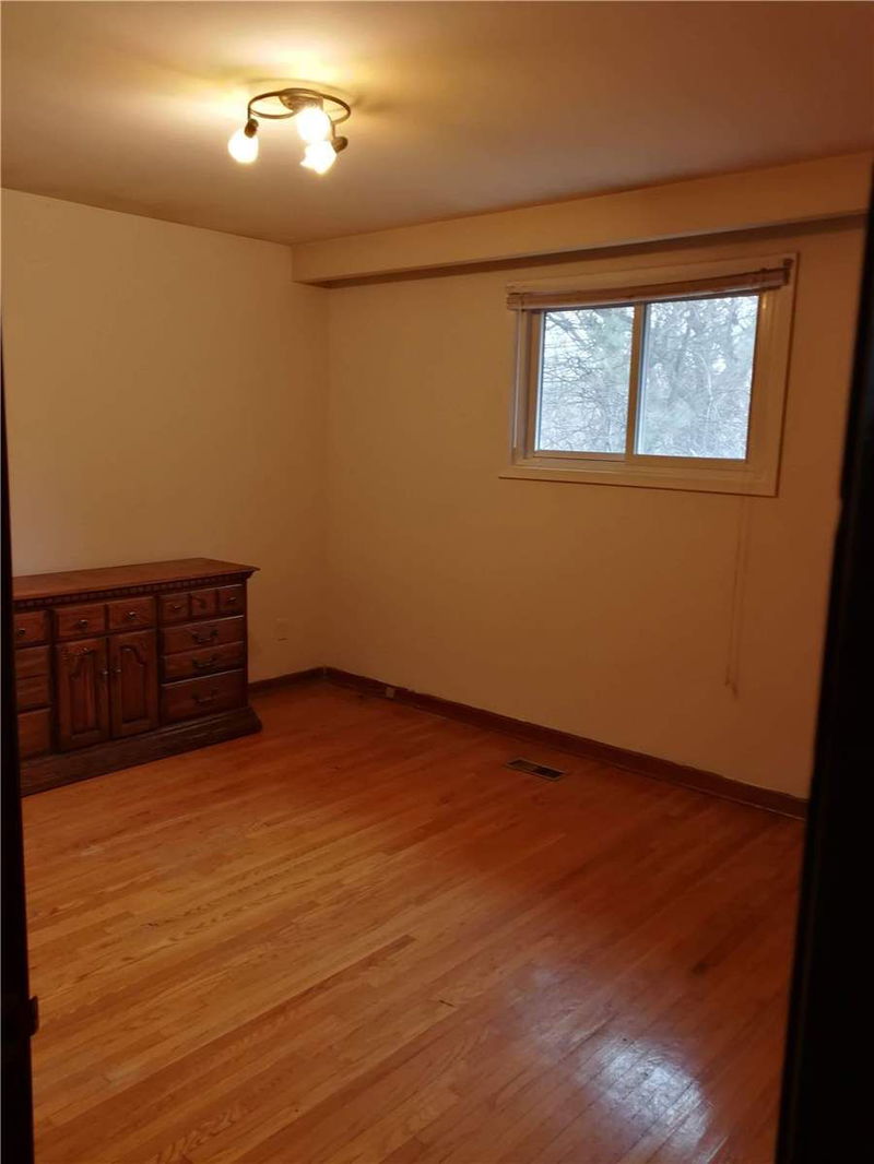 Preview image for 740 Meadowvale Rd, Toronto