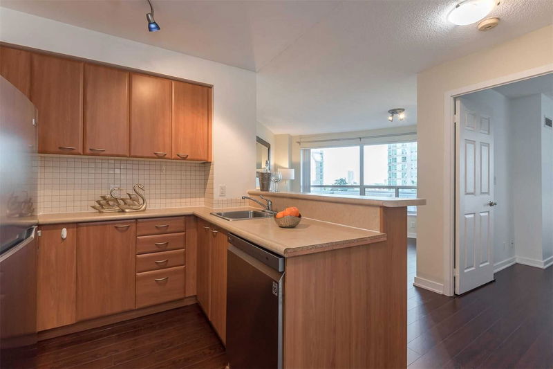 Preview image for 38 Lee Centre Dr #606, Toronto