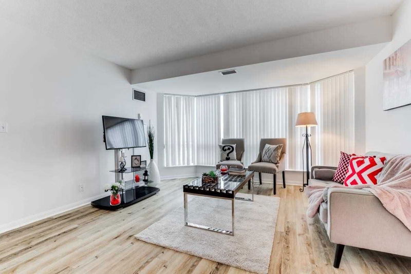 Preview image for 1 Lee Centre Dr #1511, Toronto