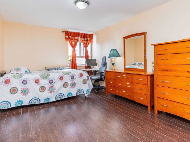 Preview image for 1 Massey Sq #804, Toronto