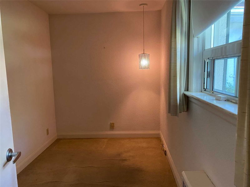 Preview image for 16 Parkcrest Dr, Toronto