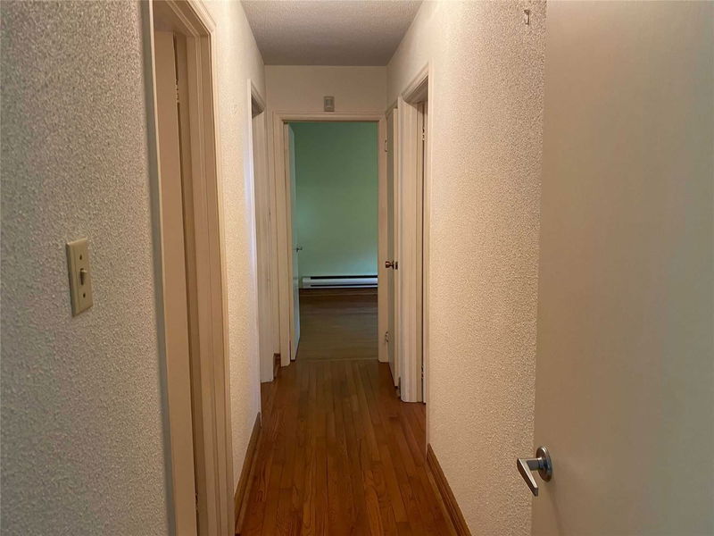 Preview image for 16 Parkcrest Dr, Toronto