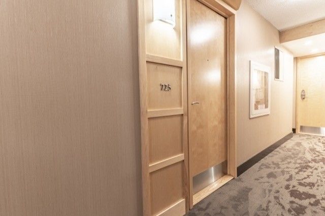 Preview image for 18 Mondeo Dr #725, Toronto