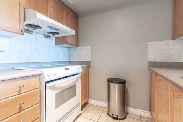 Preview image for 18 Mondeo Dr #725, Toronto