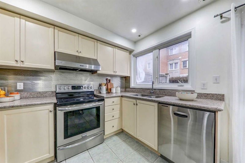 Preview image for 19 Rosebank Dr #1905, Toronto