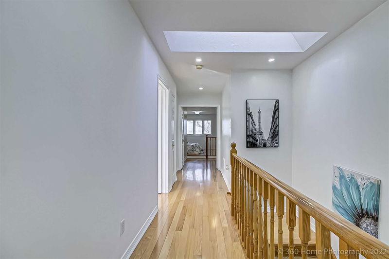 Preview image for 32 Staverton Crt, Toronto