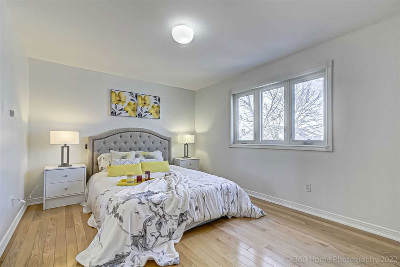 Preview image for 32 Staverton Crt, Toronto