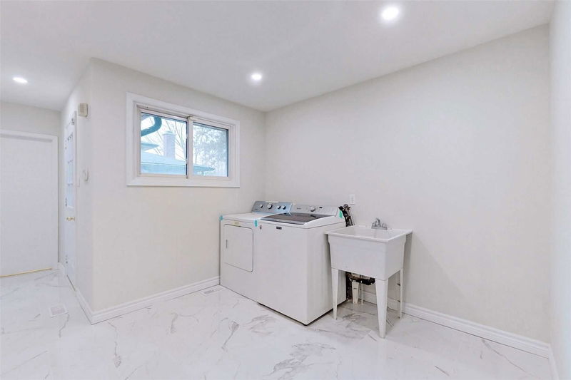 Preview image for 740 Meadowvale Rd, Toronto