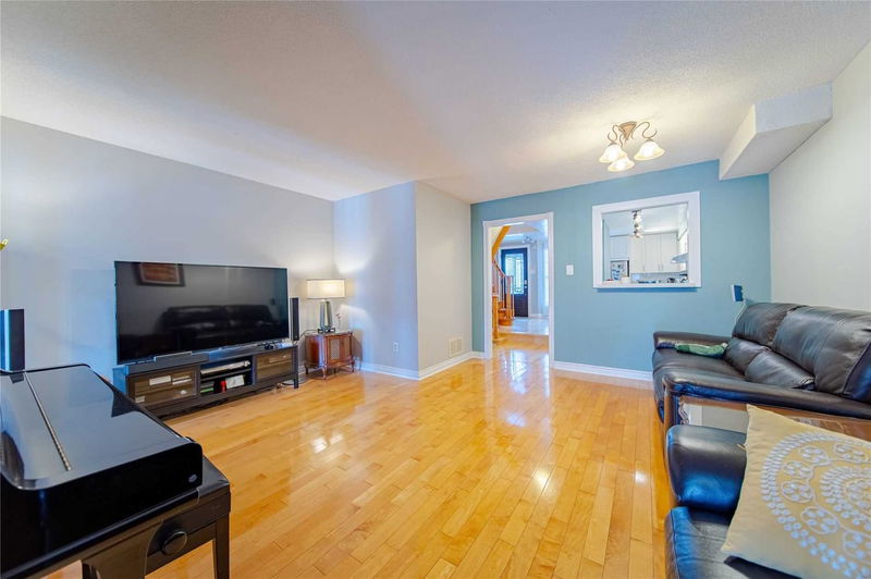 Preview image for 72 Eagleview Cres, Toronto