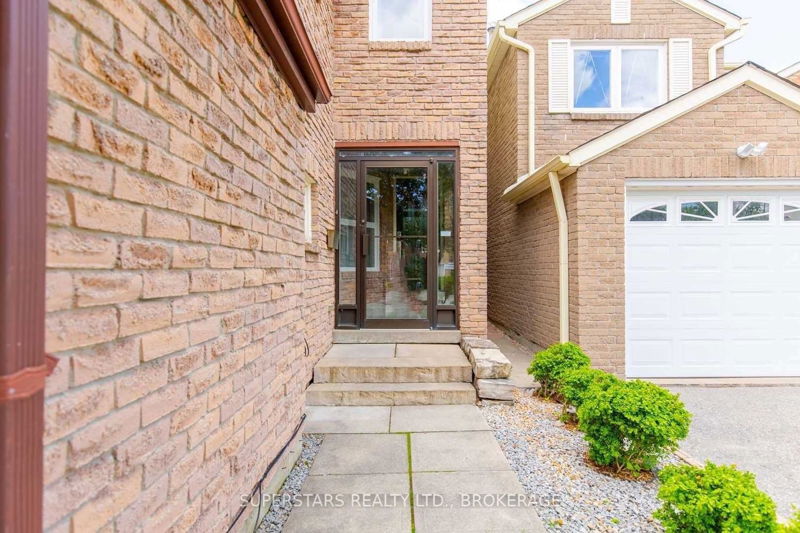 Preview image for 72 Eagleview Cres, Toronto