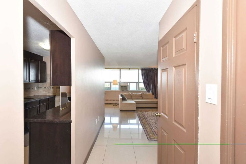 Preview image for 270 Palmdale Dr #902, Toronto