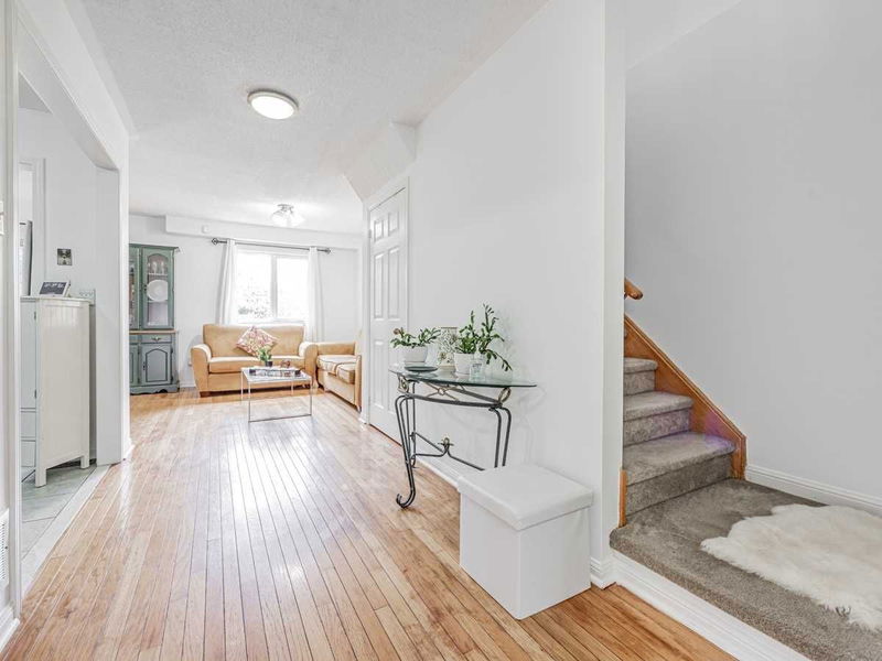 Preview image for 101 Piperbrook Cres, Toronto