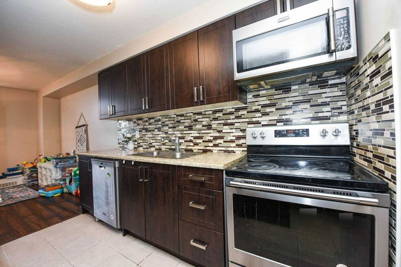 Preview image for 90 Ling Rd #901, Toronto