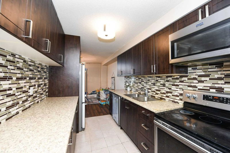 Preview image for 90 Ling Rd #901, Toronto