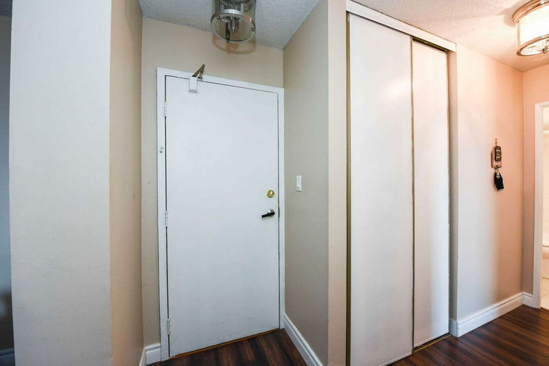 Preview image for 90 Ling Rd #901, Toronto