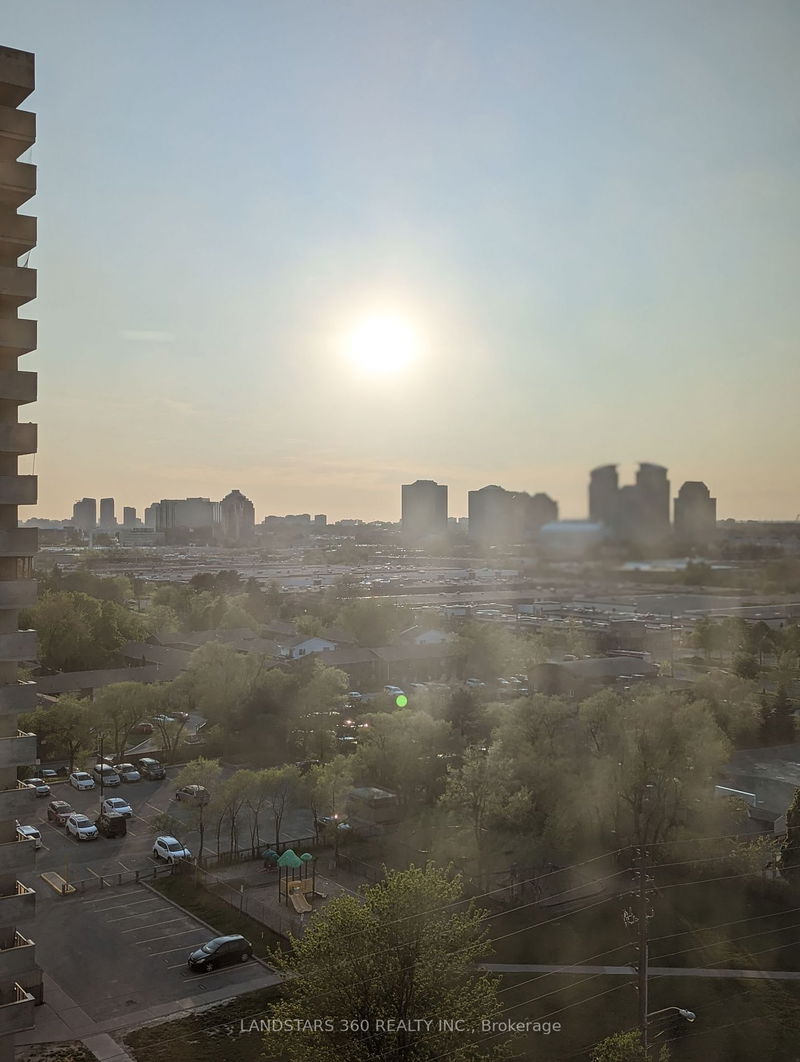 Preview image for 30 Meadowglen Pl #1004, Toronto