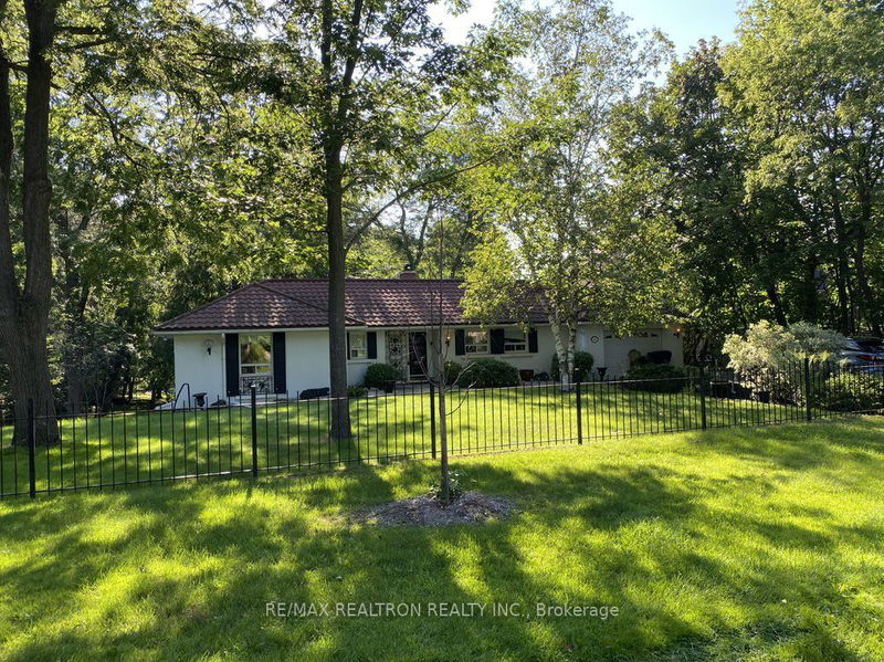 Preview image for 16 Parkcrest Dr, Toronto