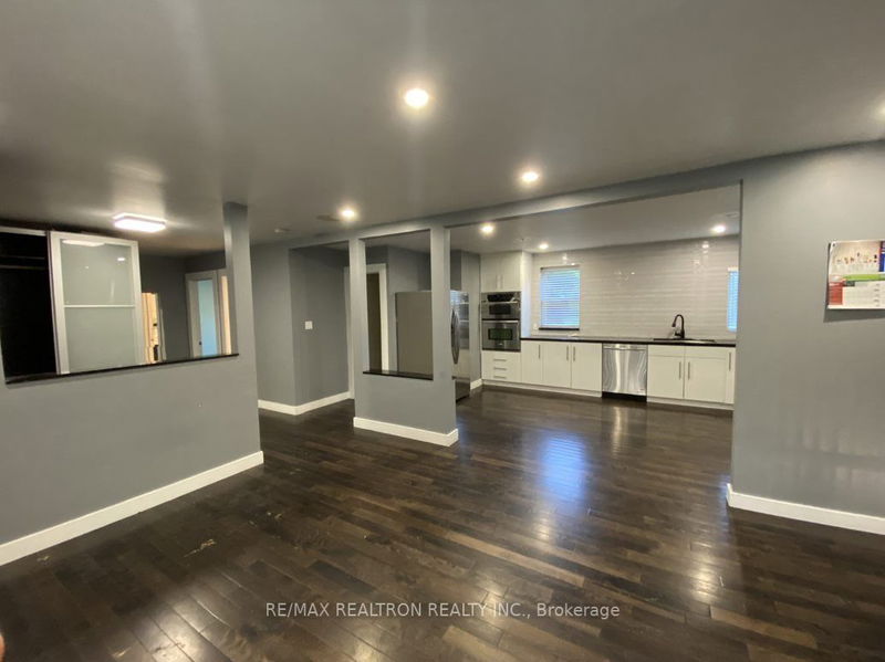Preview image for 16 Parkcrest Dr, Toronto