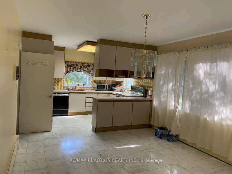 Preview image for 16 Parkcrest Dr, Toronto