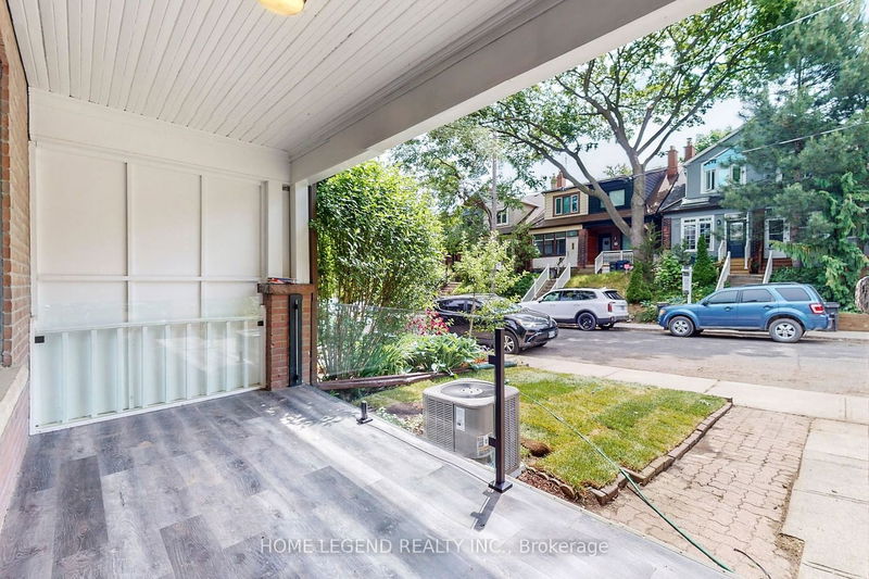 Preview image for 18 Millbrook Cres, Toronto