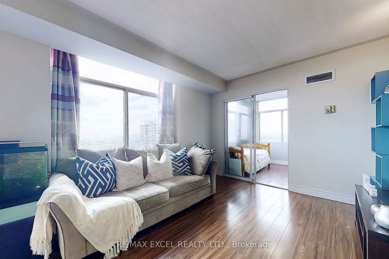Preview image for 88 Alton Towers Circ #1803, Toronto
